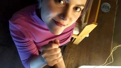 Дик участогу жана жакшы терең жутуп менен типтүү орус үй порно